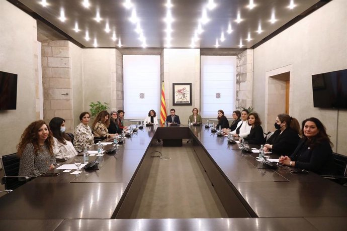 Archivo - Reunión del presidente de la Generalitat Pere Aragons y las conselleres Meritxell Serret y Tnia Verge con una delegación de activistas iraníes