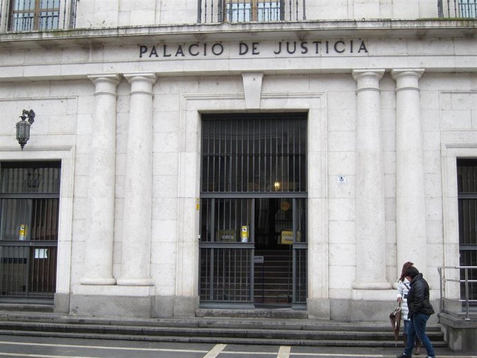 Archivo - Trib.- Fiscalía de Valladolid pide un año de cárcel a una 'coach' por fingir ser psicóloga y atender a un menor