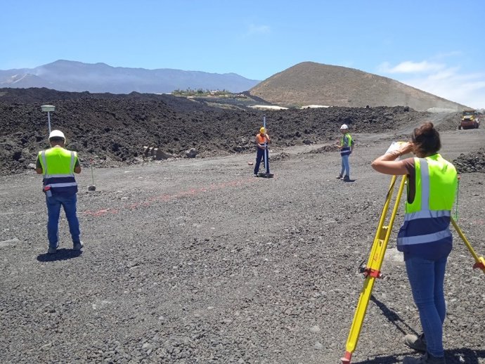 Obras de la nueva carretera en ejecución entre Puerto Naos y Tazacorte, en la isla de La Palma, que está cumpliendo con los plazos previstos y se estima poder poner en servicio a finales de abril de este año.
