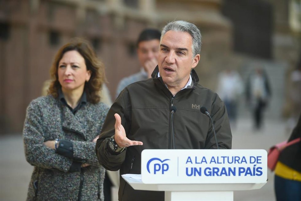 El coordinador general del PP, Elías Bendodo, en rueda de prensa