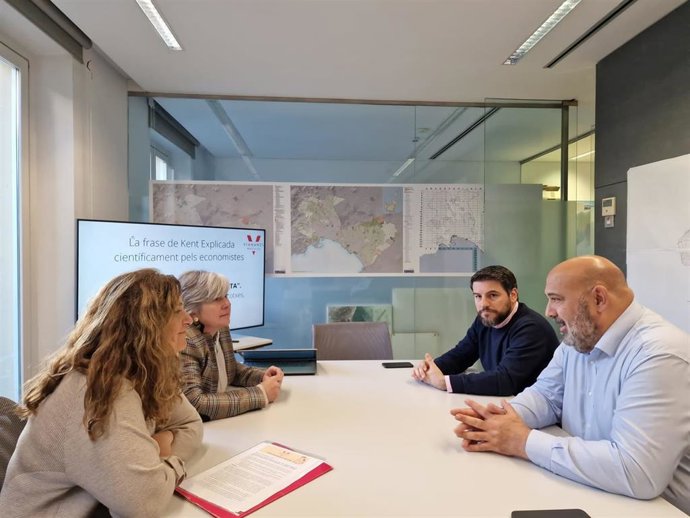 El presidente del PP de Palma, Jaime Martínez, en la reunión con Vianants Mallorca.
