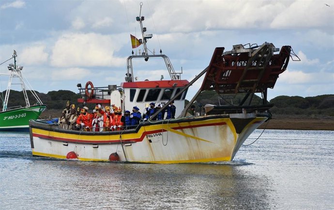 Los Reyes Magos en su llegada a Punta Umbría en una imagen de archivo.