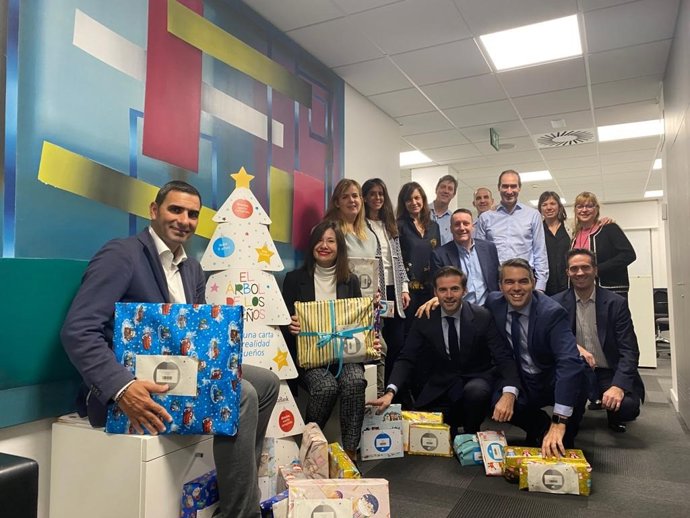 Un total de 400 menores de Aragón reciben su regalo esta Navidad gracias a clientes y empleados de CaixaBank.