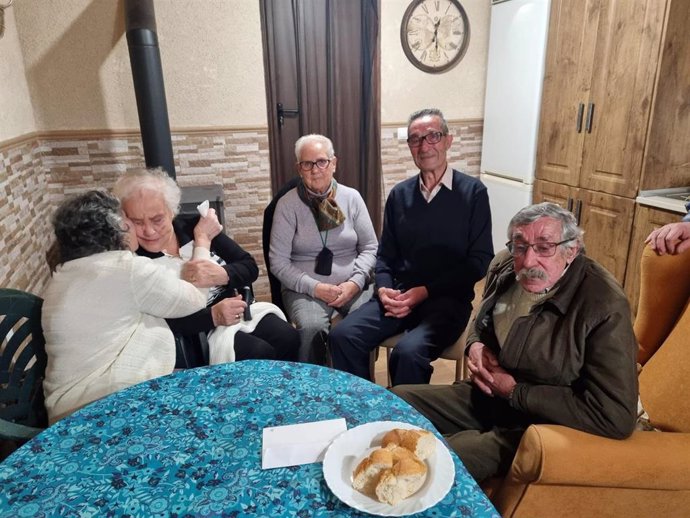 Una mujer de 89 años de La Rioja encuentra a su familia en Bobadilla del Campo (Valladolid) gracias a las redes sociales