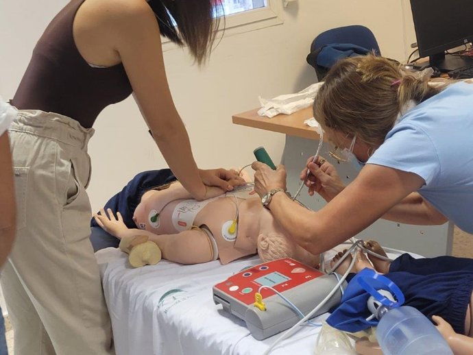 Una sanitaria en uno de los cursos formativos del Hospital de Puerto Real (Cádiz)