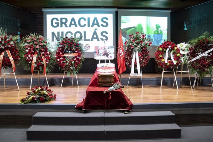 Los restos mortales del ex secretario general de UGT Nicolás Redondo en la capilla ardiente instalada en la sede de UGT, a 4 de enero de 2023, en Madrid (España). 