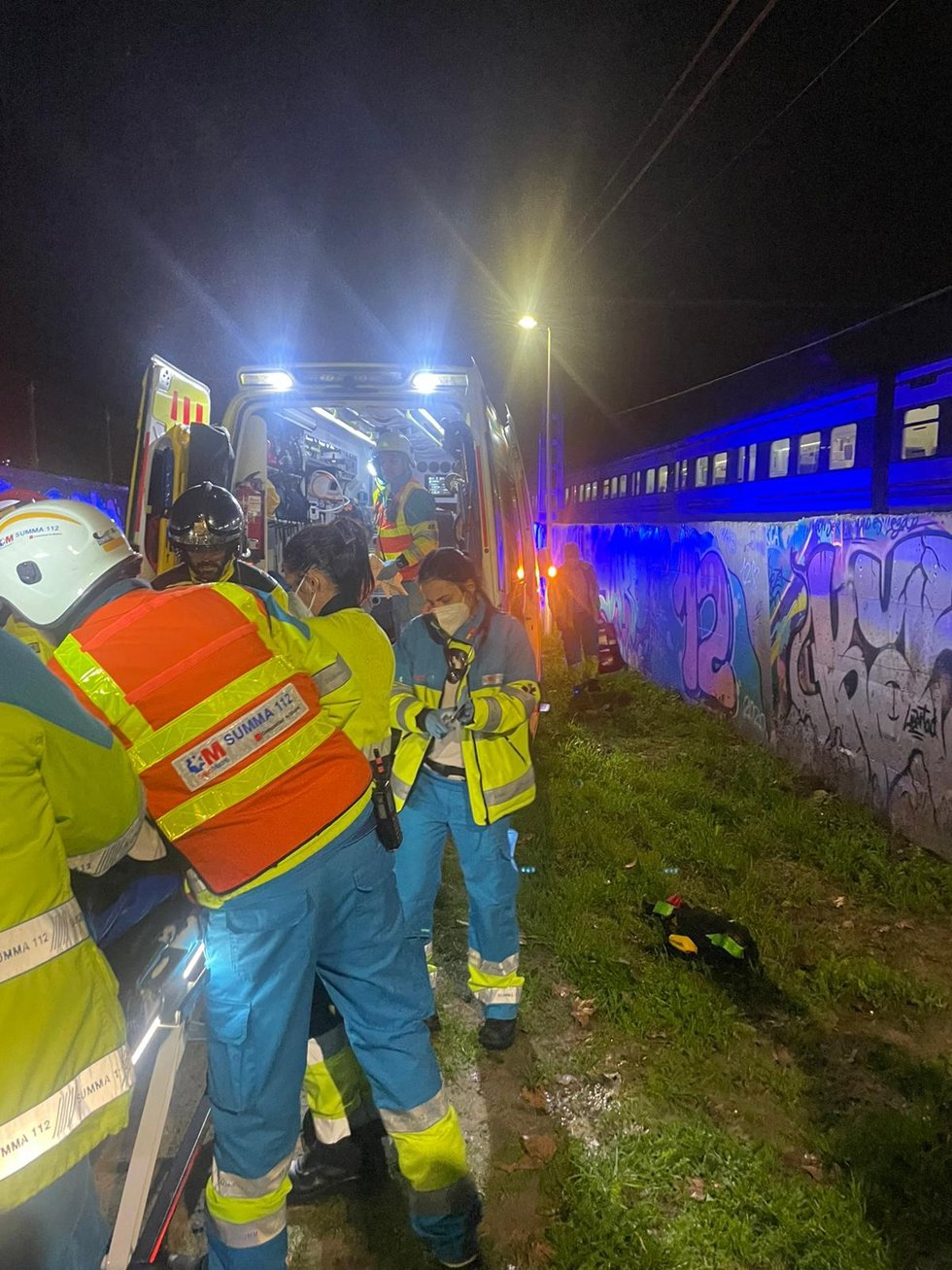 Herido grave un joven de 27 años tras ser golpeado por un tren cerca de la estación central de Fuenlabrada 