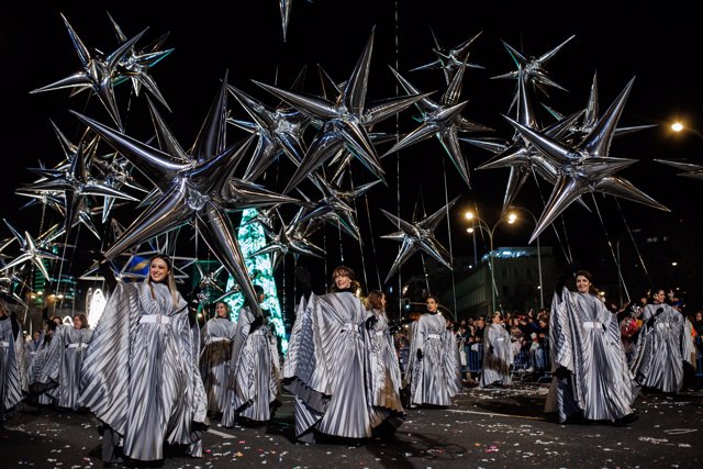 Varios integrantes durante la cabalgata de Reyes 2023, a 5 de enero de 2023, en Madrid (España). 