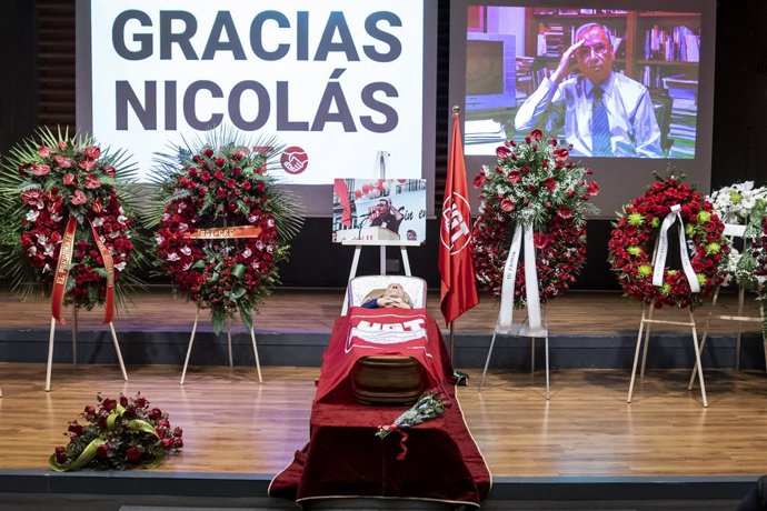 Los restos mortales del ex secretario general de UGT Nicolás Redondo en la capilla ardiente instalada en la sede de UGT, a 4 de enero de 2023, en Madrid (España). Nicolás Redondo Urbieta fue un sindicalista y político español. Se afilió al Partido Socia