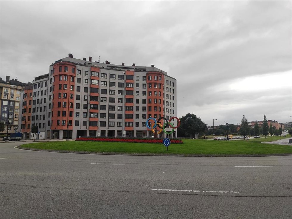 Archivo - Viviendas en Oviedo, en una imagen de archivo.