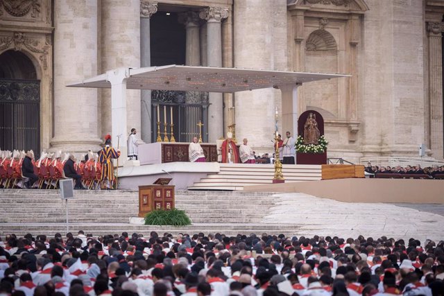 Funeral por Benedicto XVI presidido por el Papa Francisco