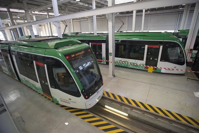 Trenes del metro de Granada.