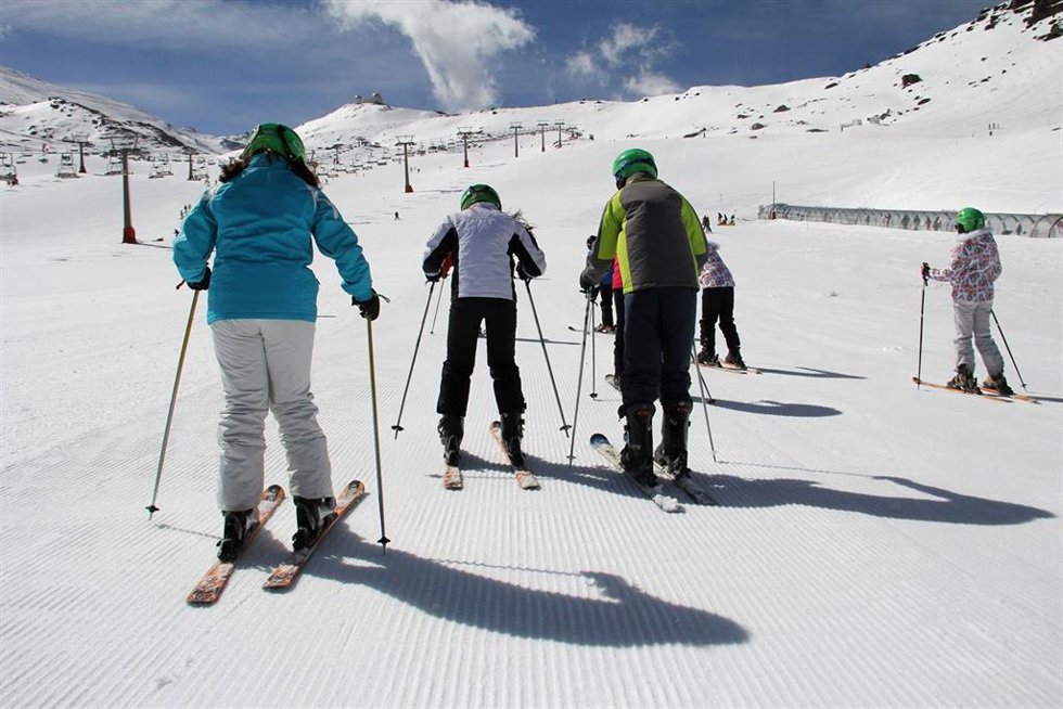 Esquiadores en Sierra Nevada.