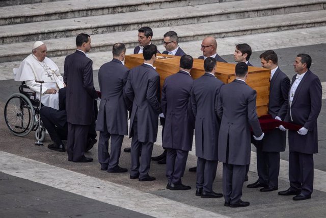 Funeral por Benedicto XVI