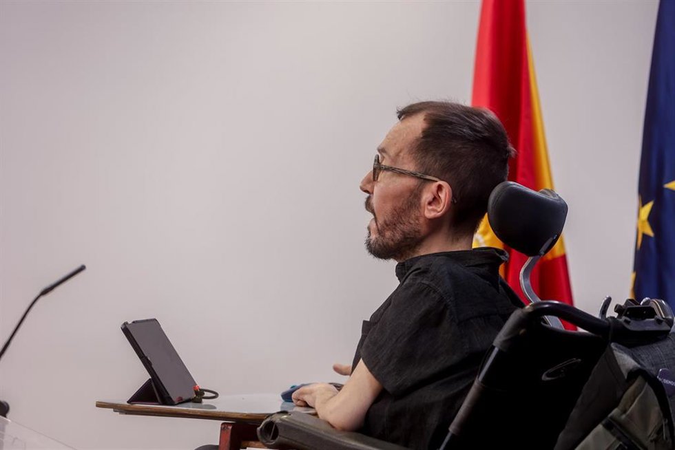 Archivo - El portavoz de Unidas Podemos en el Congreso, Pablo Echenique, en una rueda de prensa en el Congreso.