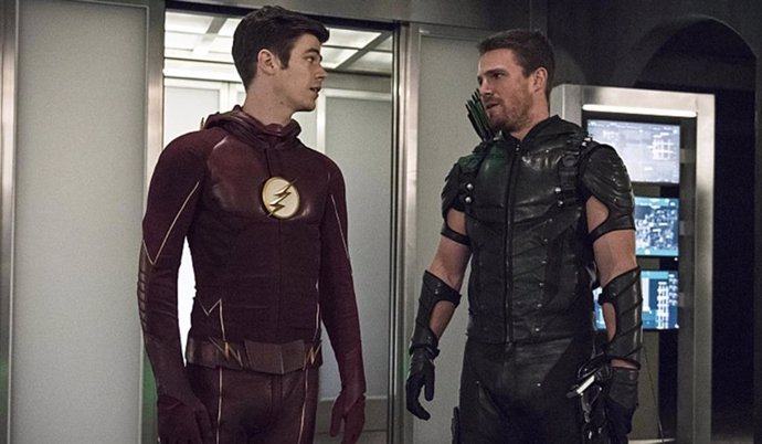 Stephen Amell volverá a ser Arrow en la última temporada The Flash: Cuando Barry Allen llama, Oliver Queen responde