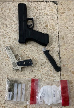 Pistola de aire interceptada por los agentes.