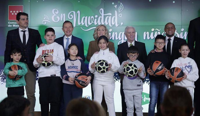 La Comunidad de Madrid participa en la entrega de regalos de la Fundación Real Madrid a menores tutelados