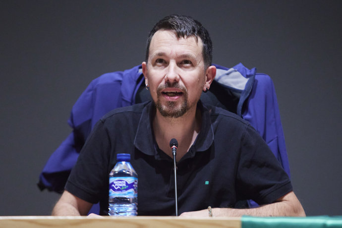 El exlíder de Podemos Pablo Iglesias, durante la presentación de su libro 'Medios y cloacas', a 11 de noviembre de 2022 en Sevilla (Andalucía, España). El exlider de Podemos, Pablo Iglesias, acude a Sevilla a presentar su nuevo libro.