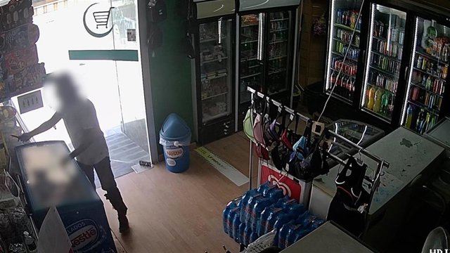 Un hombre amenaza al vendedor de un establecimiento de San Javier