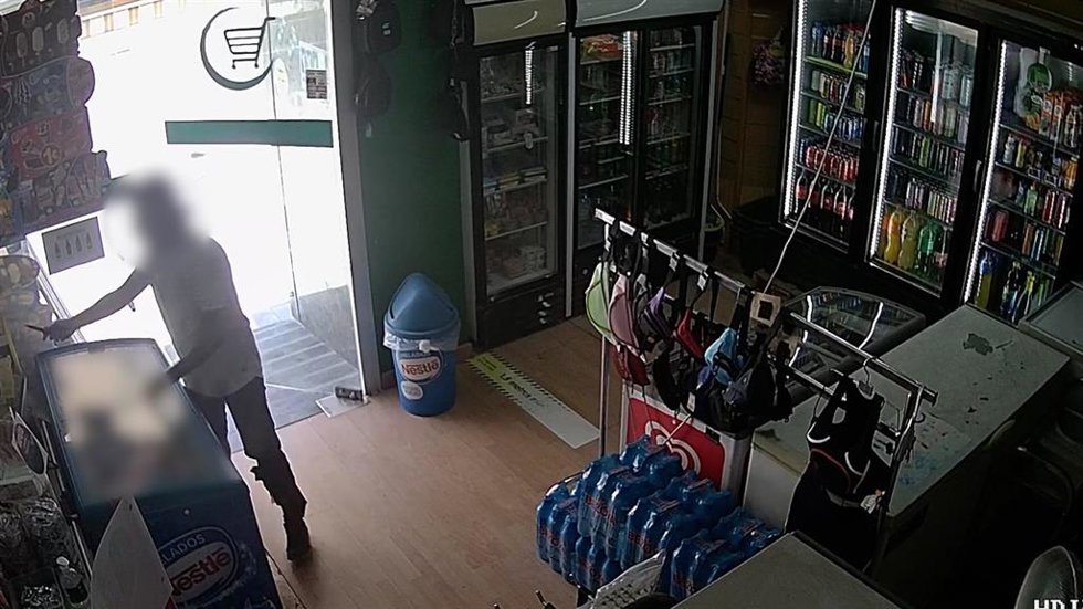 Un hombre amenaza al vendedor de un establecimiento de San Javier