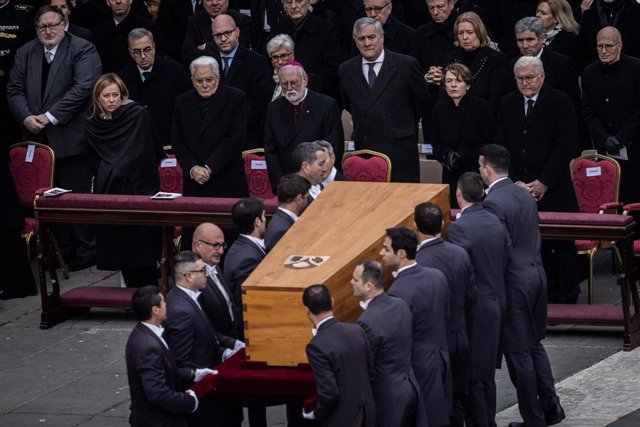 Funeral solemne por Benedicto XVI en El Vaticano.