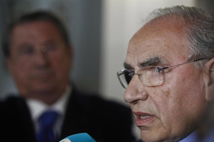 Archivo - El exvicepresidente Alfonso Guerra, en la presentación de su libro 'La España en la que creo'.