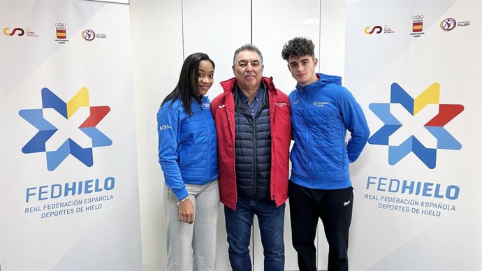 Luisa González y Nil Llop junto a Frank González, presidente de la RFEDH