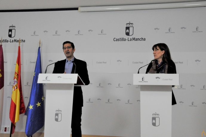 La consejera portavoz, Blanca Fernández y el presidente de la Diputación, José Manuel Caballero.