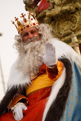 El Rey Mago Melchor durante la cabalgata de Reyes 2023 en Murcia