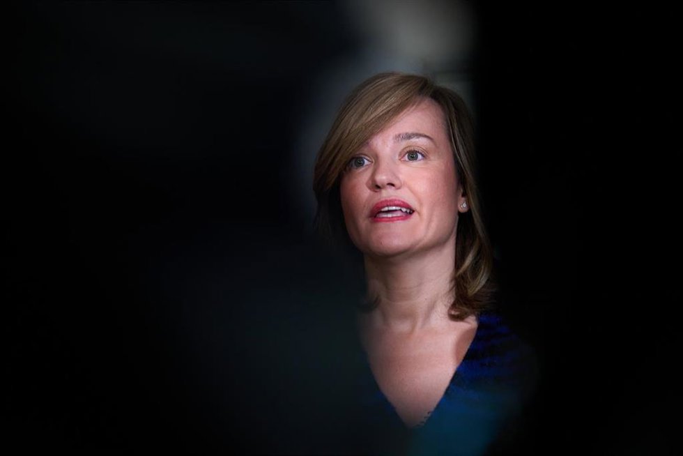La portavoz del PSOE y ministra de Educación y Formación Profesional, Pilar Alegría, ofrece declaraciones a los medios de comunicación 