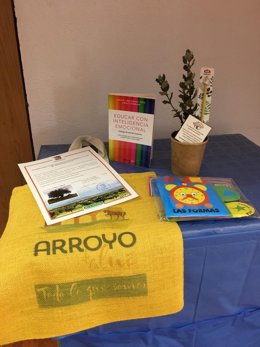 Kit de bienvenida a los niños nacidos en 2022 en Arroyo de la Luz