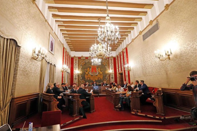 Archivo - Imagen de archivo del pleno del Ayuntamiento de Alicante, a 27 de octubre de 2022, en Alicante, Comunidad Valenciana (España).