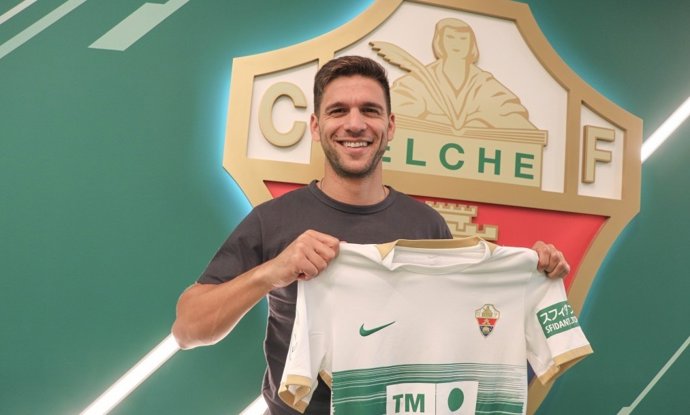 El central argentino Lisandro Magallán reforzará la defensa del Elche hasta final de la temporada 2022-23.