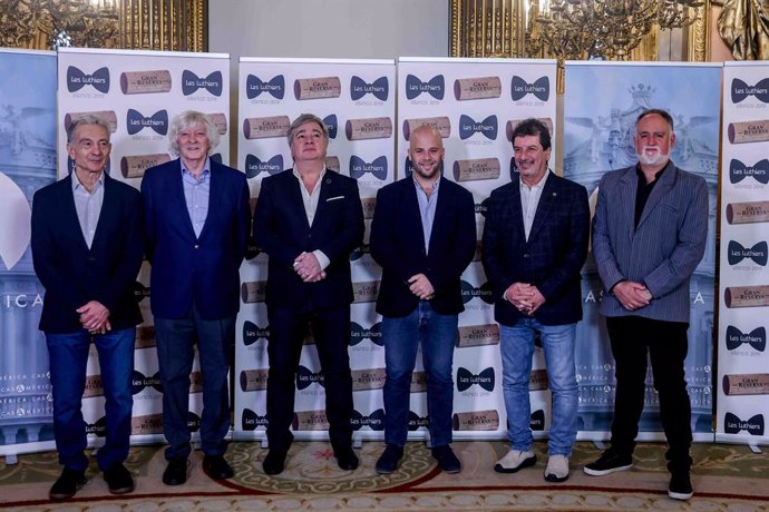 Archivo - Les Luthiers posan durante una rueda de prensa de presentación del espectáculo 'Gran Reserva', en la Casa de América, a 29 de septiembre de 2022, en Madrid (España). 