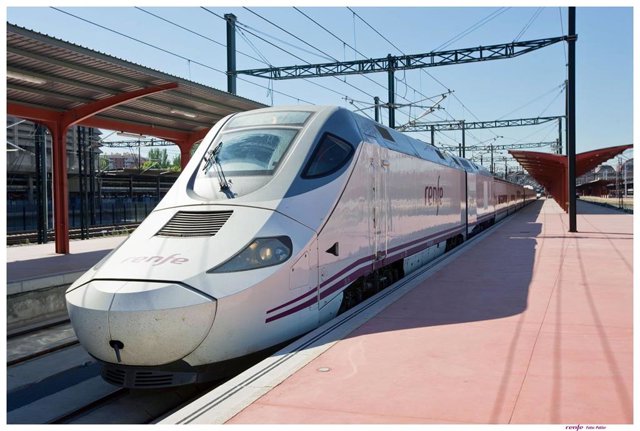Archivo - Renfe programa la circulación del segundo servicio Alvia entre Madrid y Murcia a partir del 20 de mayo