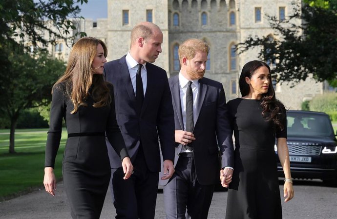 Archivo - Los duques de Sussex, Enrique y Meghan Markle, y Guillermo, príncipe de Gales, con su esposa Catalina