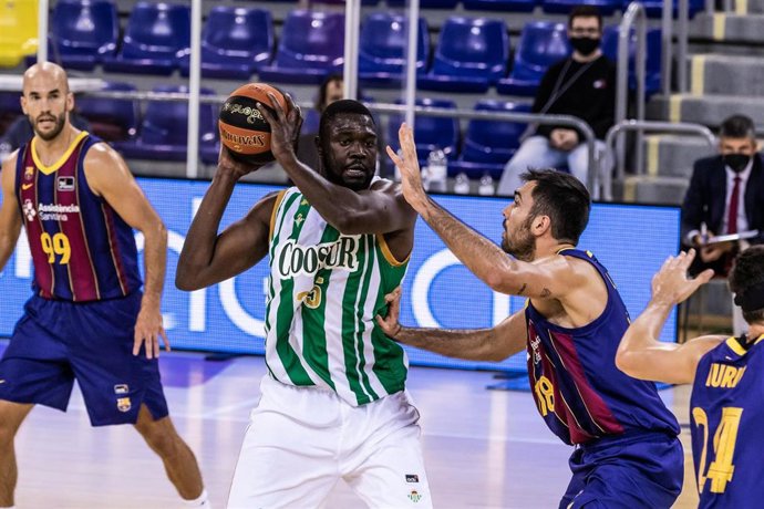 Archivo - Youssou Ndoye