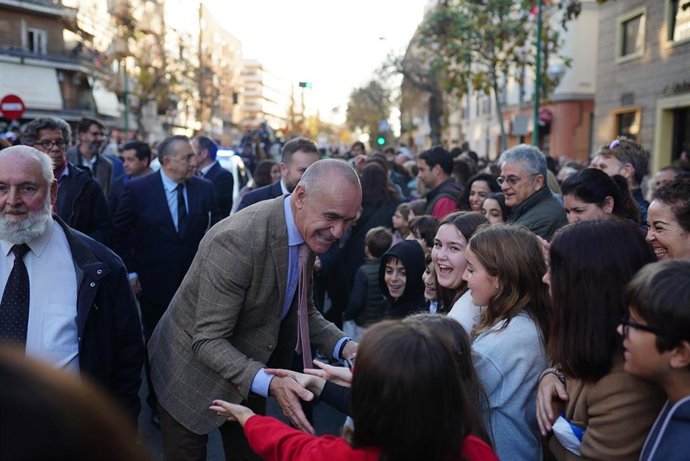 El alcalde de Sevilla, Antonio Muñoz, en la cabalgata de Reyes Magos.