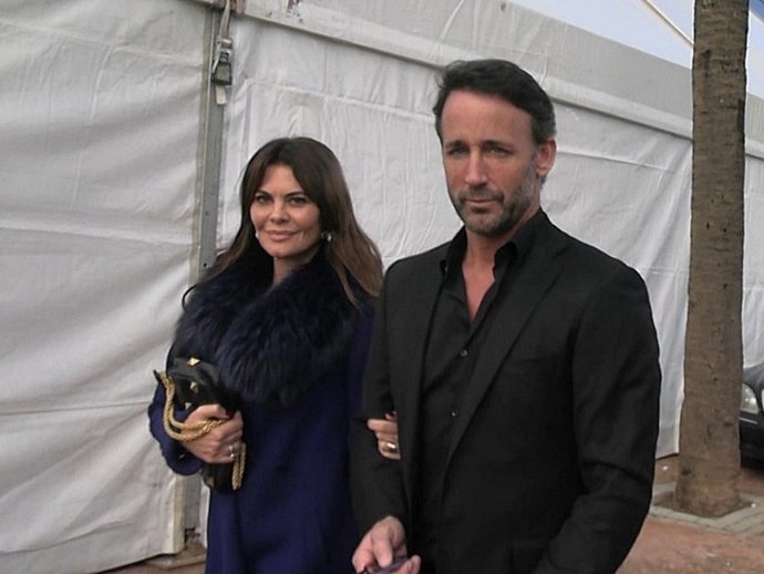 MARÍA JOSÉ SUÁREZ Y ÁLVARO MUÑOZ ESCASSI EN LA FIESTA SOLIDARIA DEL TURRONERO