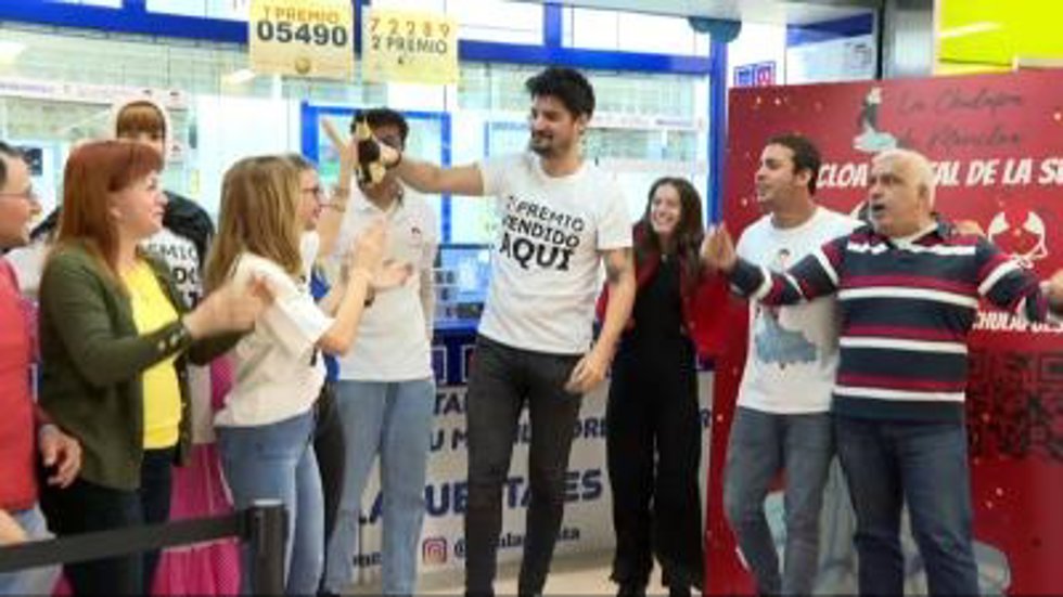 El dueño de 'La Chulapa', repartidora del 2 premio del Niño: "El juego es suerte, pero también matemáticas"