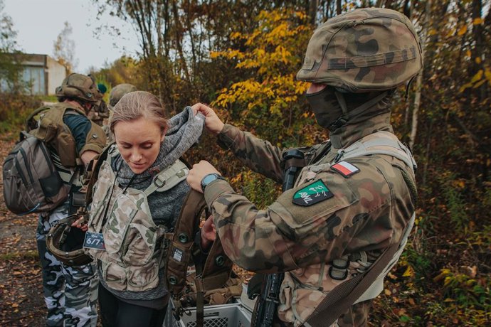 Entrenamiento de civiles por parte del Ejército de Polonia.