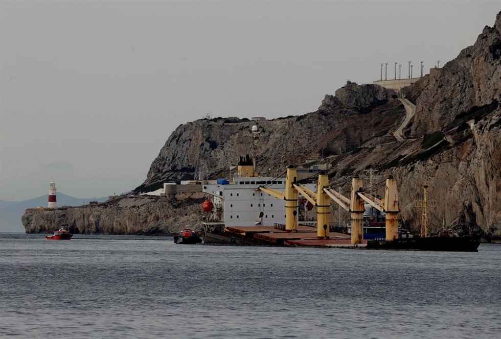 Archivo - Buque granelero OS35 semihundido junto al Estrecho de Gibraltar