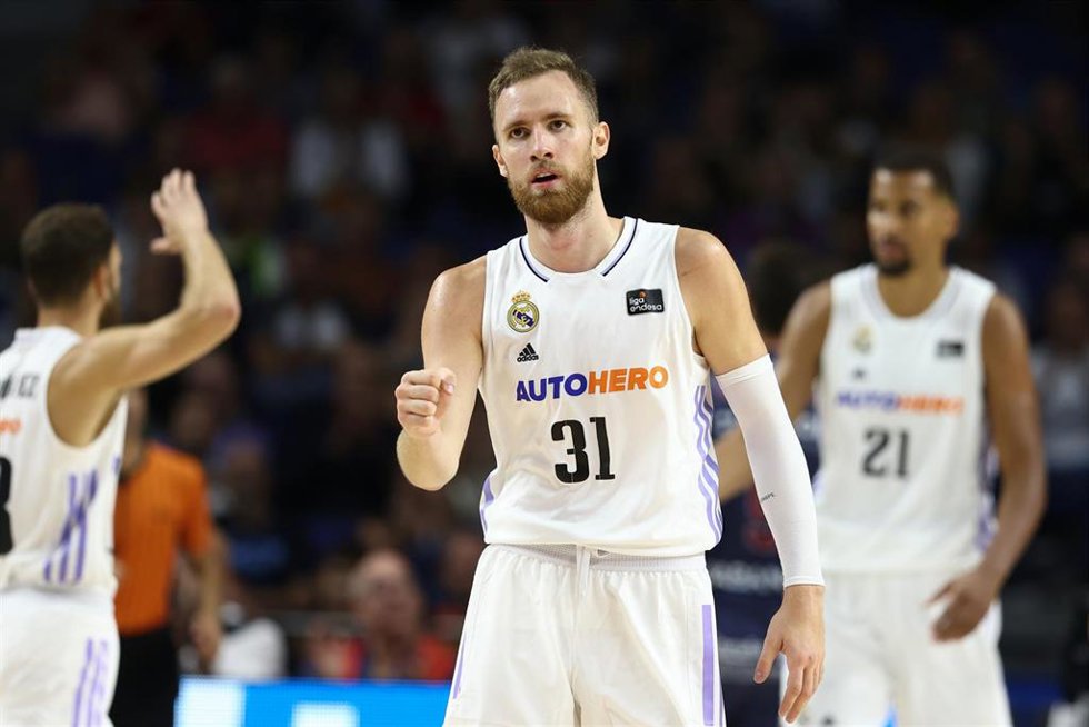 Archivo - Dzanan Musa of Real Madrid celebrates a point during the spanish league, Liga Endesa ACB, basketball match played between Real Madrid and Monbus Obradorio at Wizink Center pavilion on October 02, 2022, in Madrid, Spain.