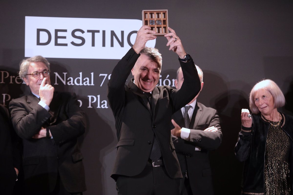 España.Manuel Vilas gana el Premio Nadal 2023 con la novela 'Nosotros'