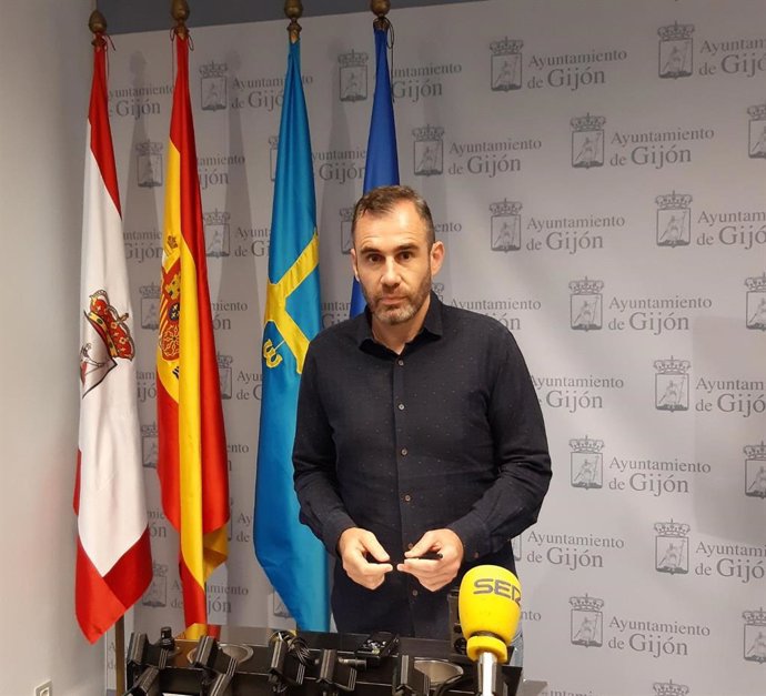 Archivo - El concejal de Ciudadanos en el Ayuntamiento de Gijón, Rubén Pérez Carcedo, en rueda de prensa