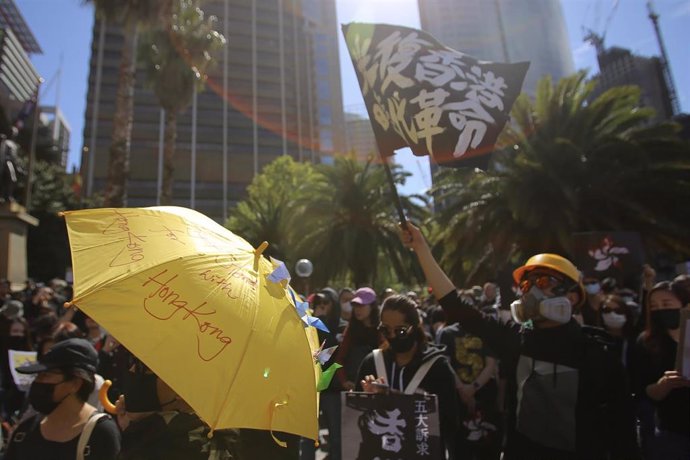 Archivo - Un paraguas amarillo, símbolo de las protestas contra el Gobierno en Hong Kong de 2019, en una imagen de archivo