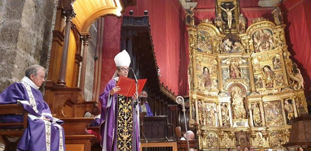Argüello despide al Papa Benedicto XVI y agradece su vida "entregada" a la Iglesia en una homilía en Valladolid