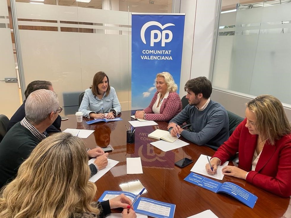 La secretaria general del PPCV, María José Catalá, mantiene una reunión de trabajo para marcar la hoja de ruta del cambio en la Comunitat Valenciana