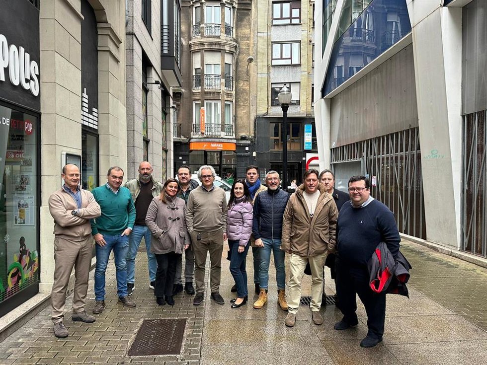 Carlos Pérez Nievas, en el centro